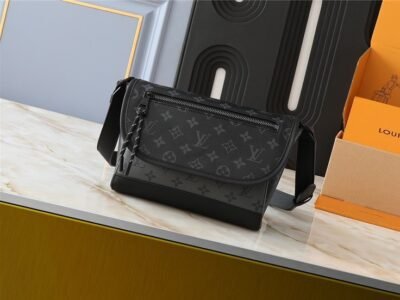 pulse messenger Eclipse Monogram bag