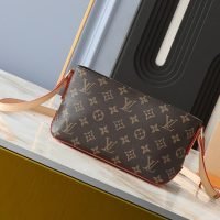 Louis-Vuitton-Pochette-Monogram-Bag.jpg
